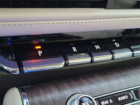 Used 2022 Lincoln Aviator Reserve w/ Equipment Group 201A image 12