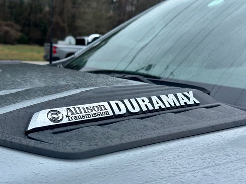 Used 2024 Chevrolet Silverado 2500 LTZ image 9