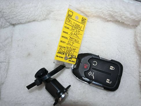 Used 2024 GMC Terrain SLT AWD/4WD image 22