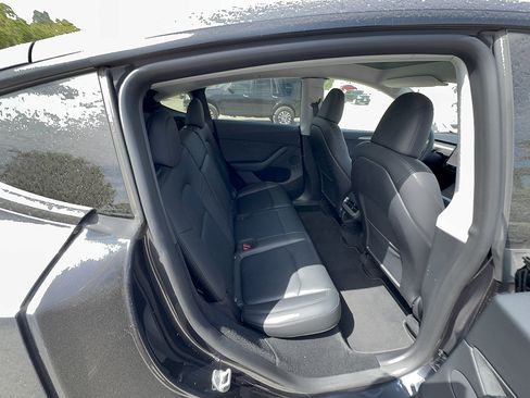Used 2024 Tesla Model Y Long Range AWD/4WD image 9