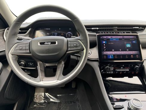 Used 2023 Jeep Grand Cherokee Limited AWD/4WD image 10