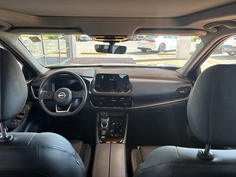 Used 2023 Nissan Rogue Platinum FWD image 12