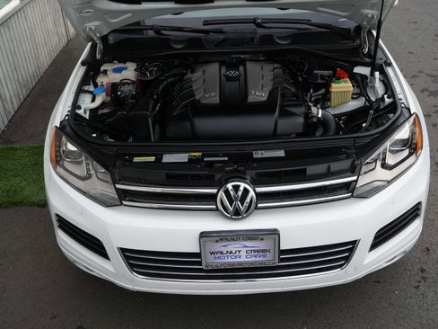 Used 2014 Volkswagen Touareg TDI image 21