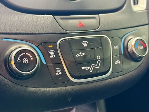 Used 2017 Chevrolet Malibu LT FWD image 16
