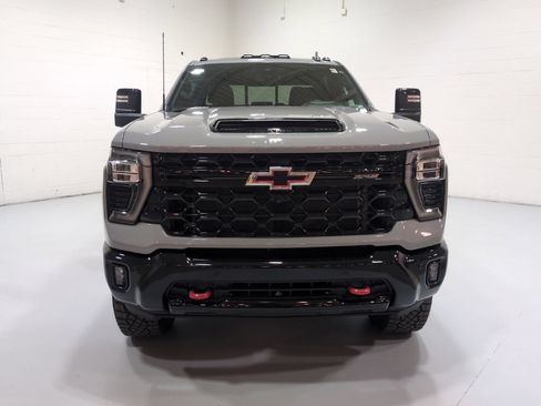 Used 2025 Chevrolet Silverado 2500 ZR2 w/ Technology Package AWD/4WD image 11
