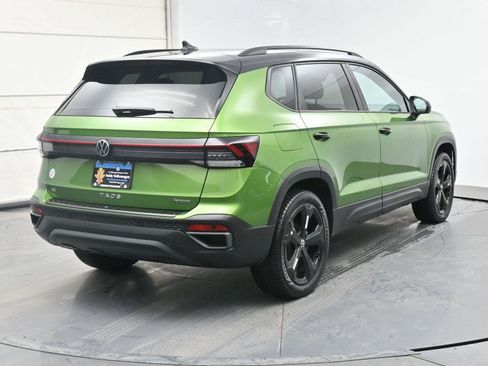 Certified 2025 Volkswagen Taos SE image 25