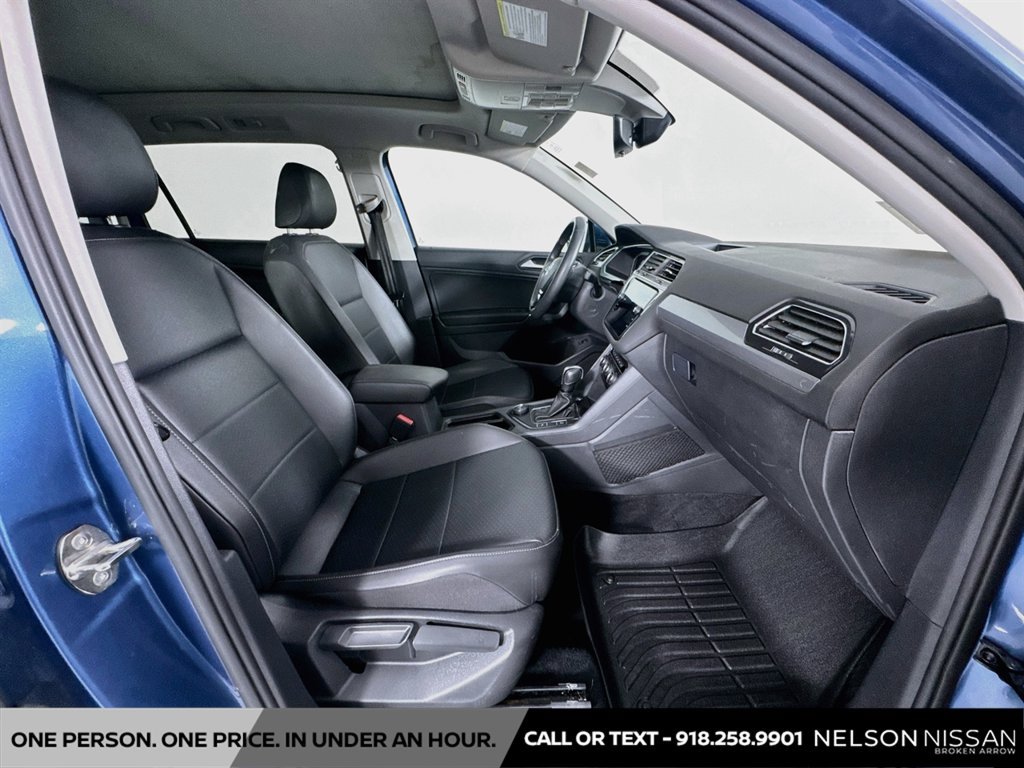 Used 2020 Volkswagen Tiguan SEL AWD/4WD image 27