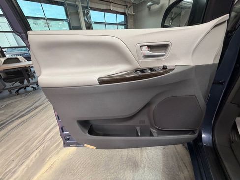 Used 2016 Toyota Sienna XLE Premium image 55