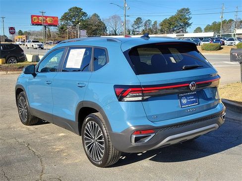 Certified 2025 Volkswagen Taos SE image 6