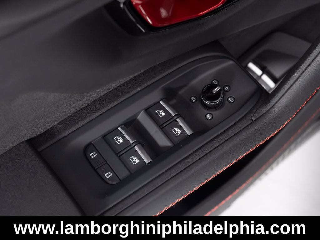 Used 2026 Lamborghini Urus SE AWD/4WD image 15