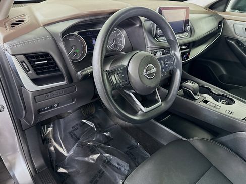 Used 2023 Nissan Rogue S image 23