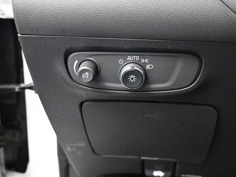 Used 2025 Buick Encore GX Preferred AWD/4WD image 34