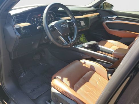 Used 2022 Audi e-tron Prestige w/ Prestige Package AWD/4WD image 19
