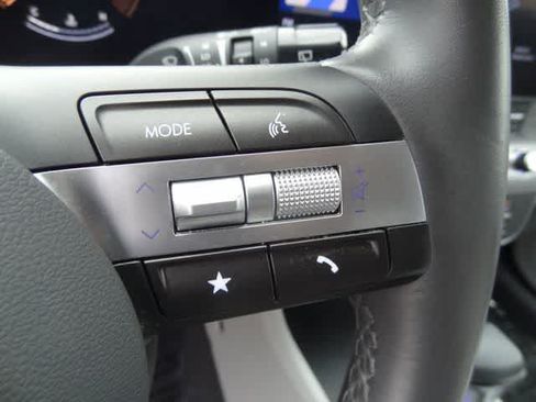 Used 2025 Hyundai Kona SEL FWD image 20