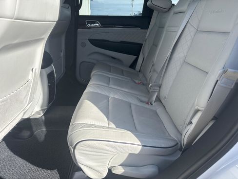 Used 2017 Jeep Grand Cherokee Summit image 32