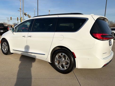 Used 2022 Chrysler Pacifica Limited image 12