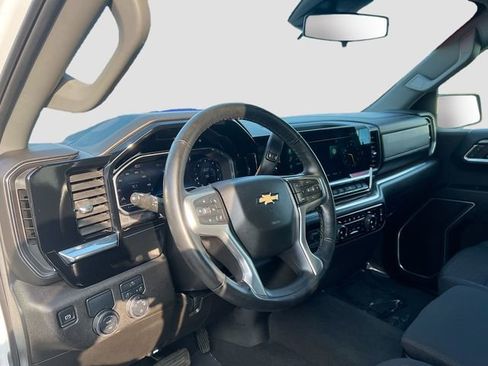 Used 2025 Chevrolet Silverado 1500 LT image 9