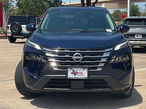 Used 2025 Nissan Rogue SV FWD image 2