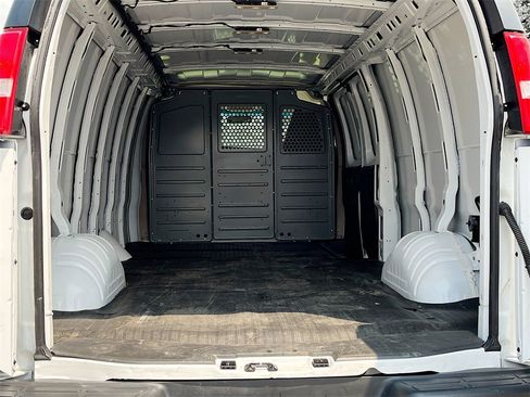 Used 2023 GMC Savana 3500 Extended w/ Driver Convenience Package image 21