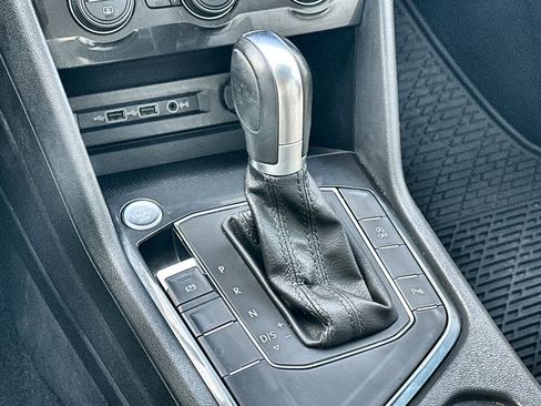 Used 2019 Volkswagen Tiguan SEL image 17