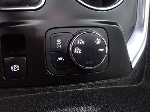Used 2019 Chevrolet Traverse Premier w/ LPO, Blackout Package AWD/4WD image 10