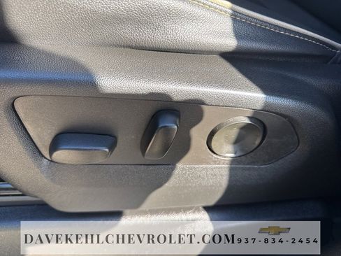 Used 2021 GMC Yukon XL SLT w/ SLT Premium Package image 14