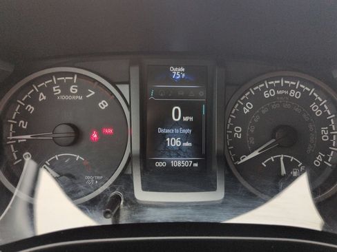 Used 2018 Toyota Tacoma TRD Sport AWD/4WD image 15