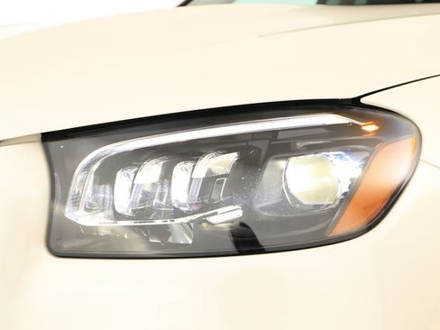 Used 2024 Mercedes-Benz GLS 580 GLS 580 w/ Warmth & Comfort Package image 34