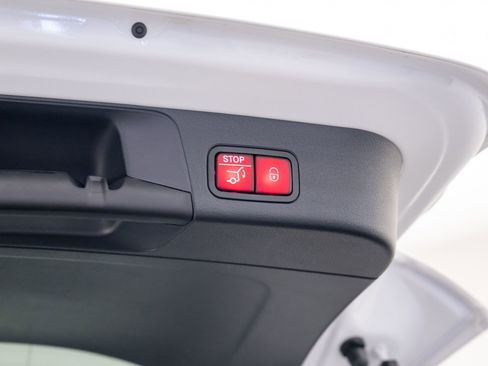 New 2025 Mercedes-Benz GLB 250 4MATIC image 30