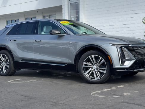 Certified 2024 Cadillac Lyriq Luxury AWD/4WD image 2