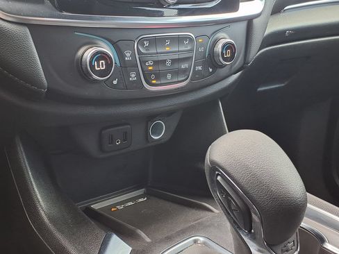 Used 2023 Chevrolet Traverse LT FWD image 32