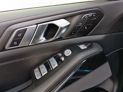 Certified 2025 BMW X7 M60i image 16