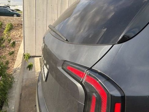 Used 2023 Kia Telluride EX X-Line image 11