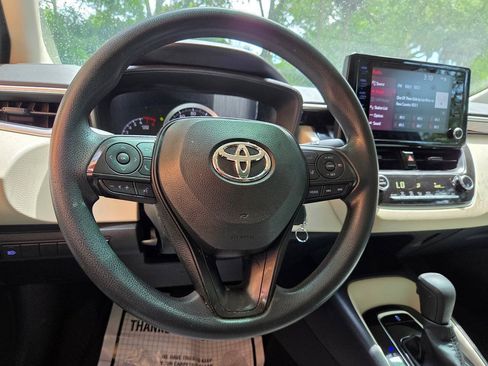 Used 2022 Toyota Corolla LE FWD image 24
