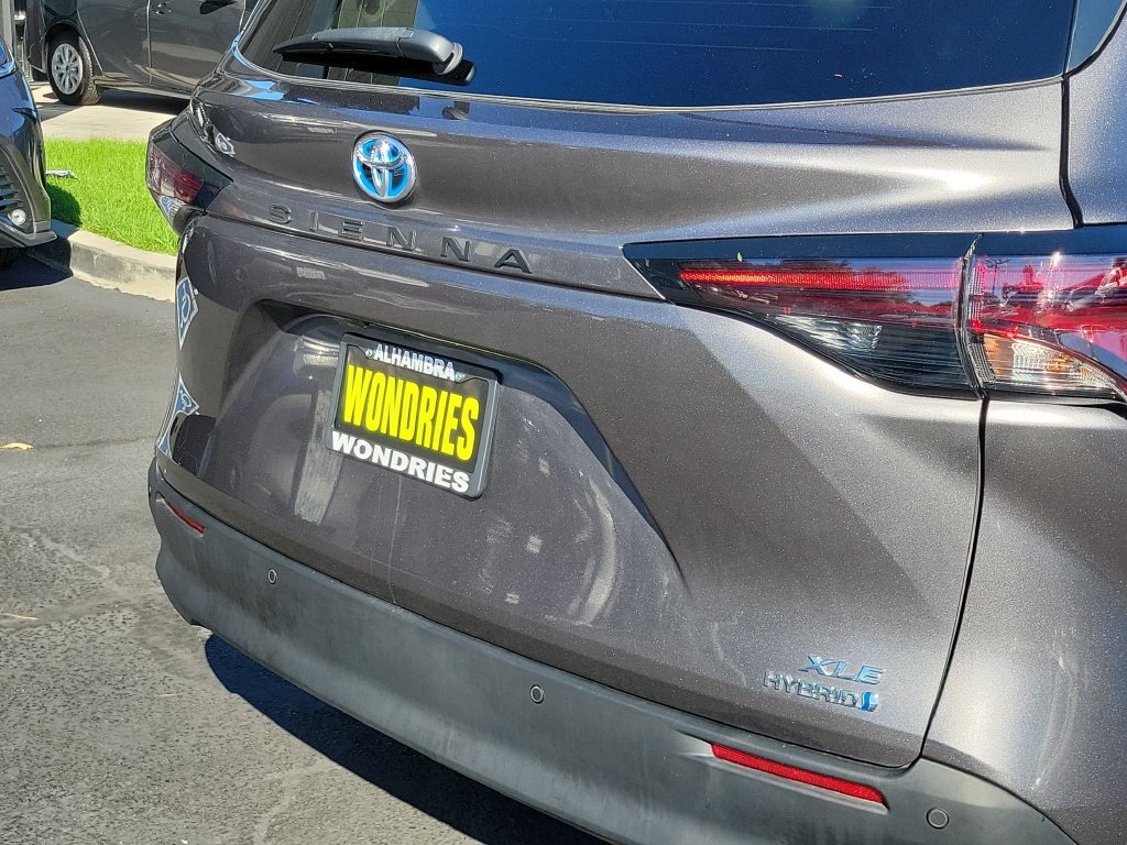Used 2024 Toyota Sienna XLE FWD image 10
