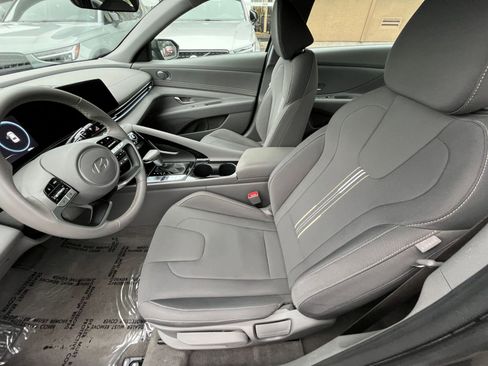 Used 2025 Hyundai Elantra SEL image 27