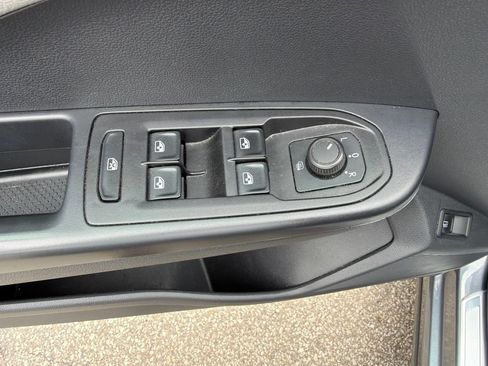 Used 2024 Volkswagen Taos SE FWD image 18