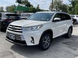 Used 2019 Toyota Highlander XLE image 3