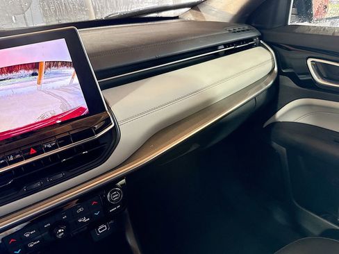 Used 2026 Jeep Compass Limited image 23