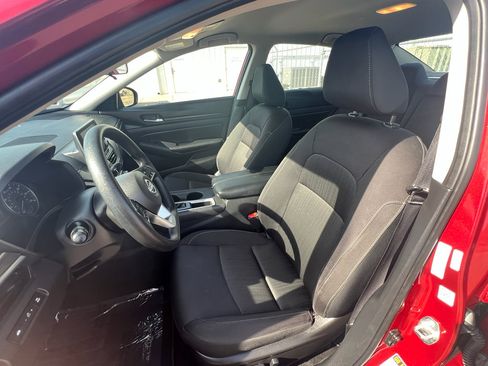 Used 2025 Nissan Altima 2.5 SV FWD image 14