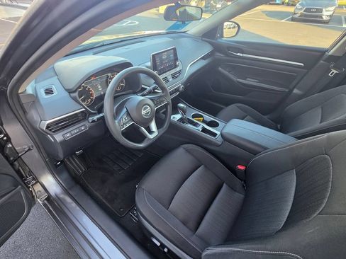 Used 2022 Nissan Altima 2.5 SV FWD image 15