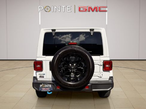 Used 2024 Jeep Wrangler Sahara image 9