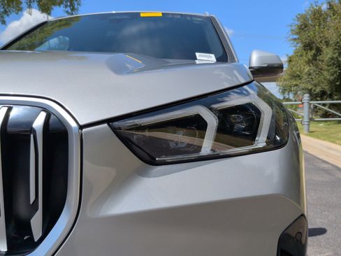 Used 2024 BMW X1 xDrive28i AWD/4WD image 3