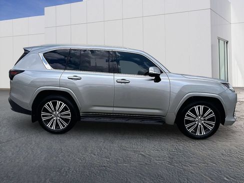 Used 2026 Lexus LX 700h Luxury AWD/4WD image 8