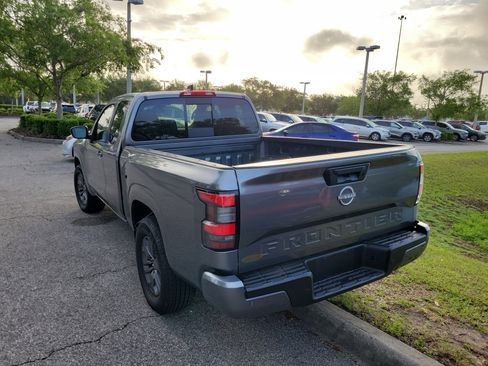 Used 2025 Nissan Frontier SV image 29