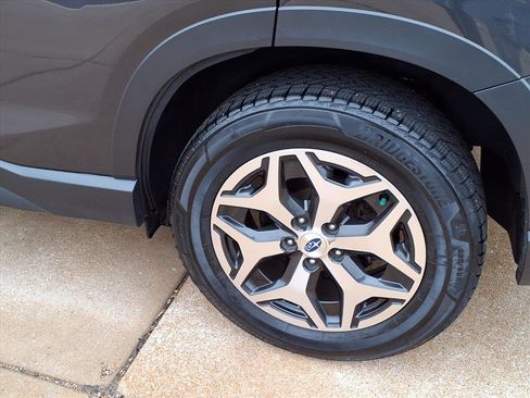 Used 2019 Subaru Forester Premium image 29