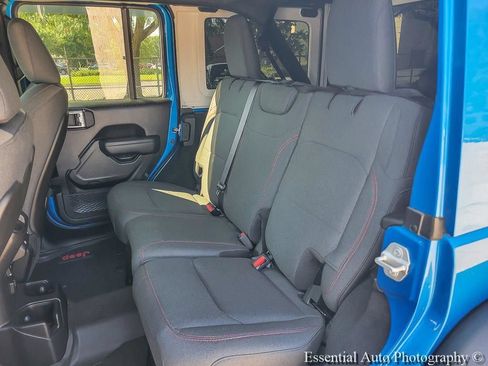 Certified 2024 Jeep Wrangler Unlimited Rubicon w/ Technology Group AWD/4WD image 11