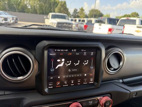 Used 2021 Jeep Wrangler Unlimited Rubicon AWD/4WD image 25