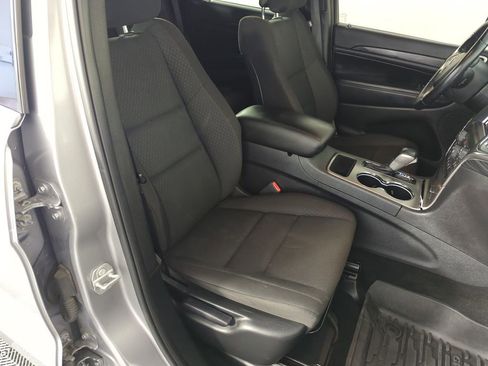 Used 2020 Jeep Grand Cherokee Laredo image 34