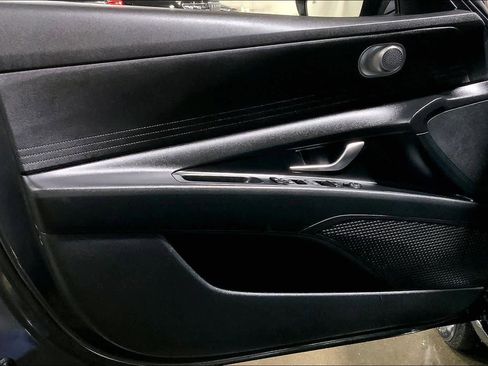 Used 2021 Hyundai Elantra SEL image 21